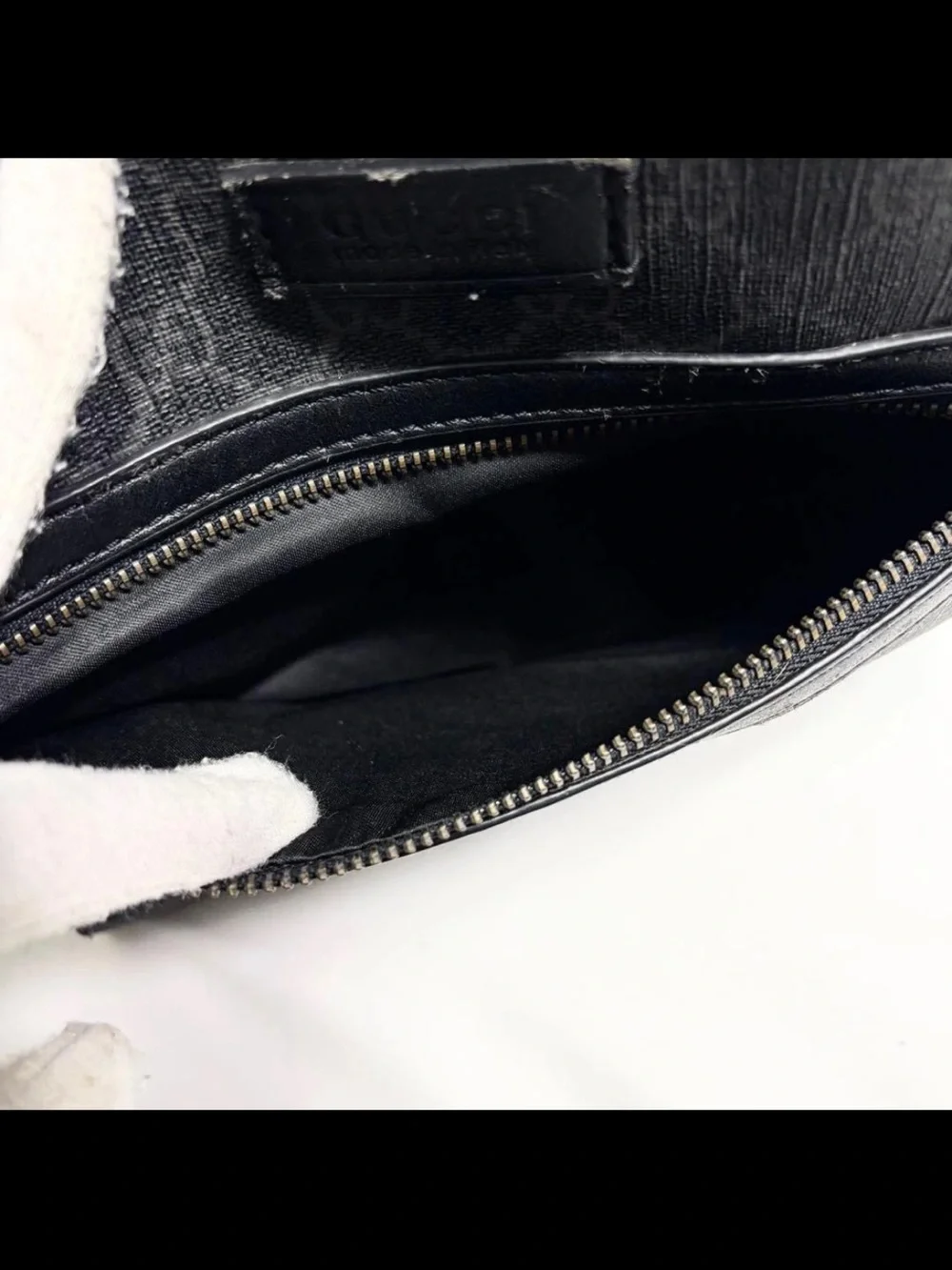Gucci Men's Messenger Bag in Black and Navy Stripe